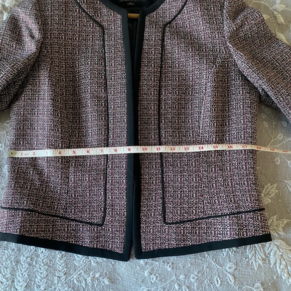 Short Jacket - Picture 2 of 8